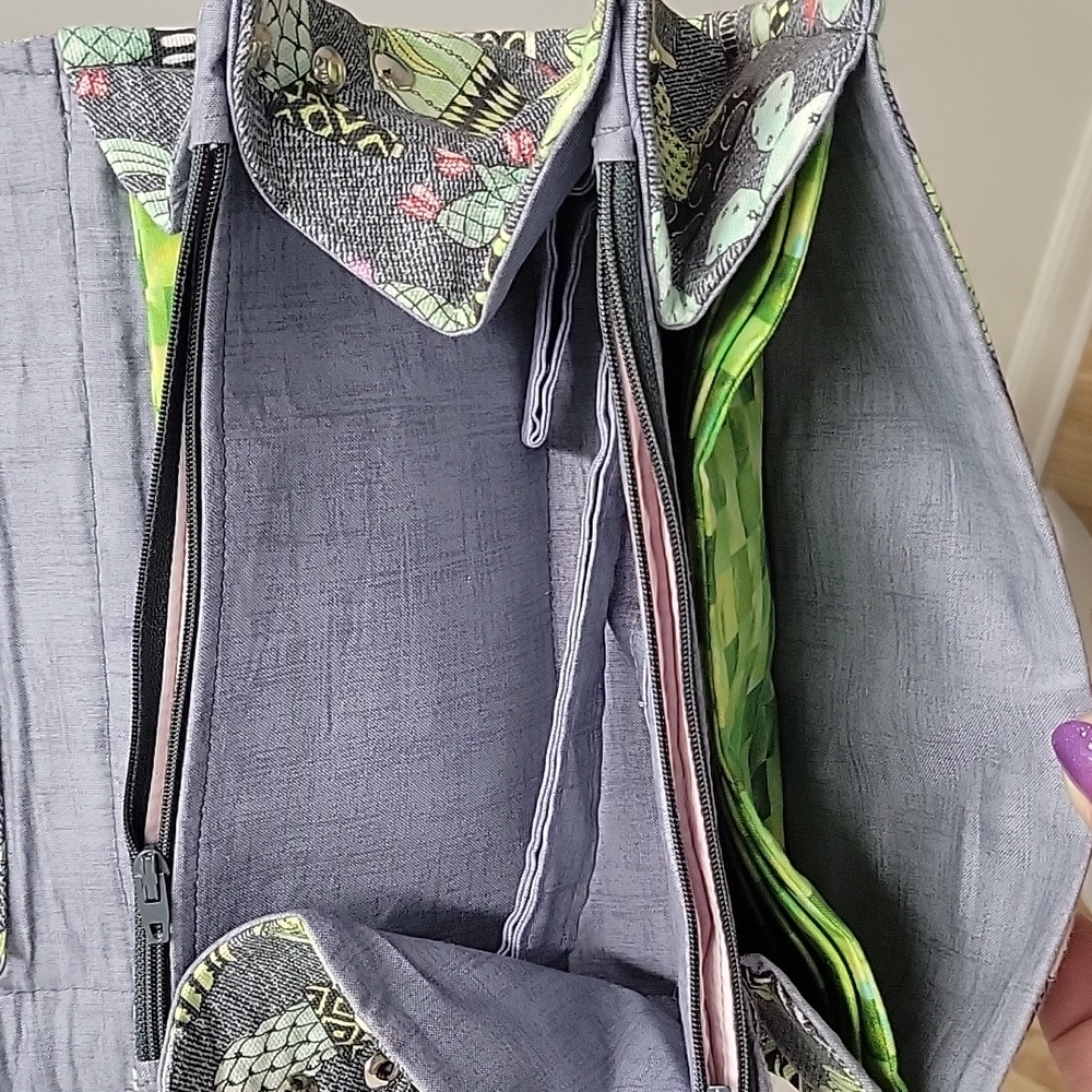 KJM Designs Crossbody Purse With Cactus Print One Outside Pocket w/Zipper - Picture 7 of 13
